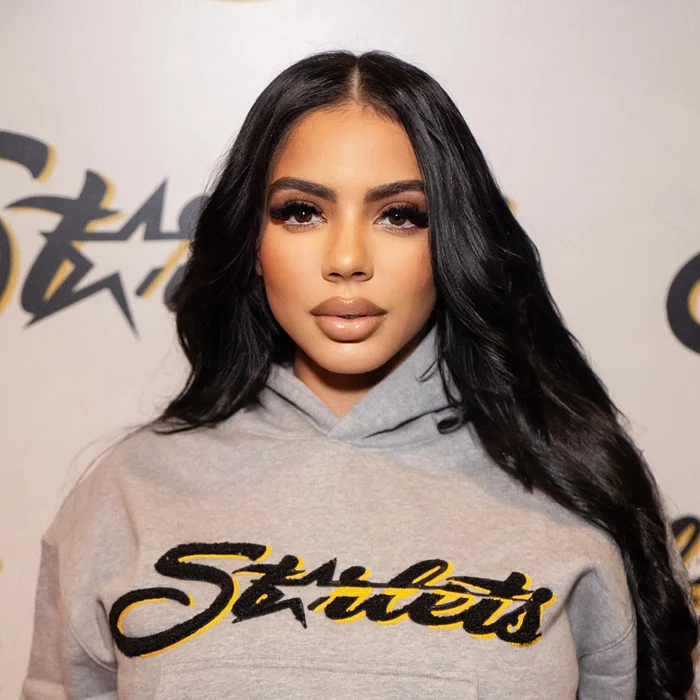 Starlets performer photographed inside the club you re-enter with ID in hand